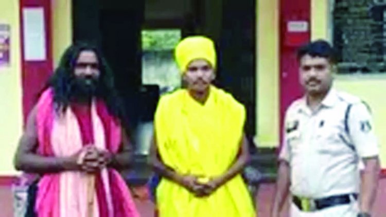 पुलिस हिरासत में आरोपी।