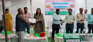 मधुमक्खी पालन से किसानों की आय में 20 से 25 प्रतिशत तक इजाफा