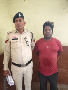 भिलाई में अवैध शराब पर पुलिस की कार्रवाई, घेराबंदी कर आरोपी को पकड़ा