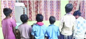 कवर्धा में नाबालिग बच्चों को गांव से दूर ले जाकर मजदूरी कराने का मामला आया सामने, पुलिस ने 6 बच्चों को किया रेस्क्यू