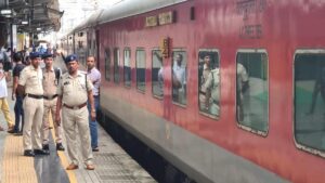 24 घंटे के भीतर चलती ट्रेनों में दो कत्ल