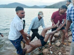 खैरागढ़ के छिंदारी डैम में डूबे 14 साल के बच्चे का शव SDRF ने निकाला बाहर
