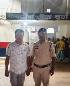 भिलाई के सीएम मेडिकल कॉलेज व दुर्ग जिला अस्पताल में नौकरी लगाने के नाम पर नर्सिंग छात्रा से 11 लाख रुपए की ठगी, आरोपी खुद एक निजी अस्पताल में अटेंडर
