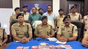 दुर्ग पुलिस ने 8 चोरियों का किया पर्दाफाश, मेडिकल रिप्रेजेंटेटिव MR निकला मास्टरमाइंड, 32 लाख का माल बरामद, दो आरोपी गिरफ्तार