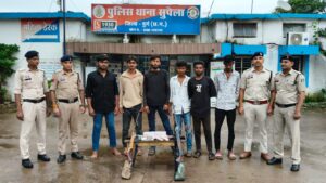 नशीली अल्प्राजोलम टैबलेट की बिक्री करते 06 आरोपी सहित एक नाबालिग गिरफ्तार, 1200 टैबलेट, 08 मोबाइल के साथ 02 एयर गन की पुलिस ने बनाई जब्ती