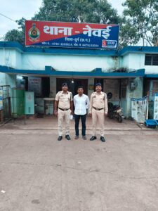 भिलाई के बीआरपी चौक नर्सरी में सट्टा-पट्टी लिख रहे आरोपी को नेवई पुलिस ने पकड़ा
