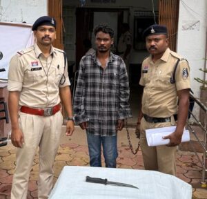 शराब पीने पैसे की मांग, नहीं देने पर जबरन दुकान में घुसकर 500 रुपये की लूट, खुर्सीपार पुलिस ने आरोपी को पकड़ा
