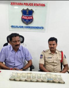 जमानत देने के एवज में मांगी 5 लाख रुपए की रिश्वत, इंस्पेक्टर और SI रंगे हाथों गिरफ्तार, आमजन ने थाने के बाहर पटाखे फोड़कर मनाया जश्न