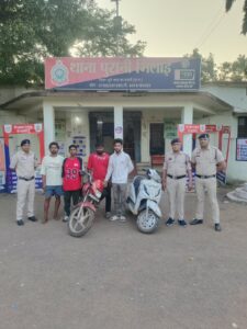 पता पूछने के बहाने दंपती और एक महिला से सोने की चेन लूटने वाले चार आरोपी गिरफ्तार